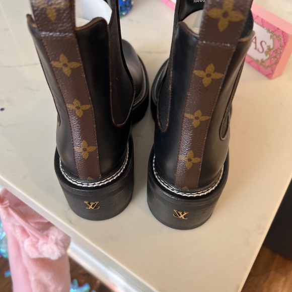 Authentic LV Boots - Picture 2 of 6